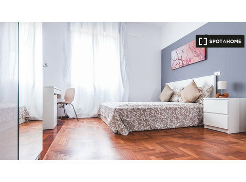 Rooms for rent in 4-bedroom apartment in Niguarda, Milan - For Rent