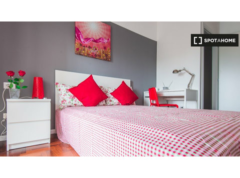 Rooms for rent in 4-bedroom apartment in Niguarda, Milan - 出租