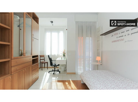 Rooms for rent in 6-bedroom apartment in Città Studi, Milan - For Rent