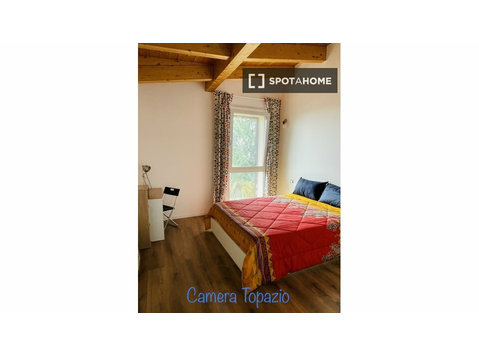 Pokoje do wynajęcia w mieszkaniu z 3 sypialniami w Paderno… - Do wynajęcia