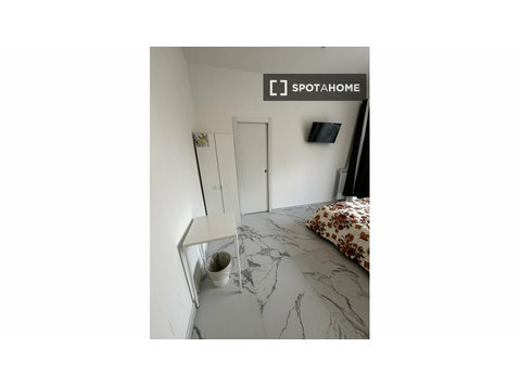 Stanze in affitto in residence con 5 camere da letto a San… - In Affitto