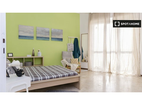 Zimmer zu vermieten in Wohnung mit 3 Schlafzimmern in… - Zu Vermieten