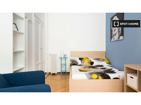 Aluga-se quartos em apartamento com 4 quartos em Loreto,… - Aluguel