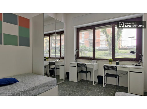 Milano'da 5 yatak odalı dairede kiralık odalar - Kiralık