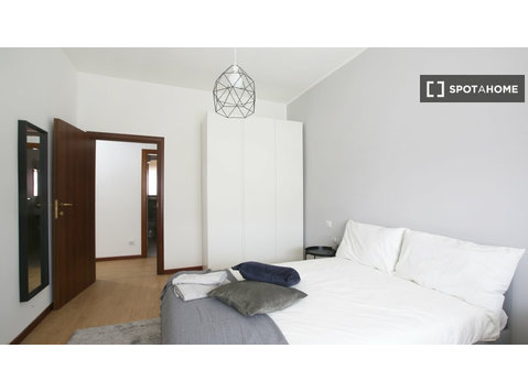 Milano'da 5 yatak odalı dairede kiralık odalar - Kiralık