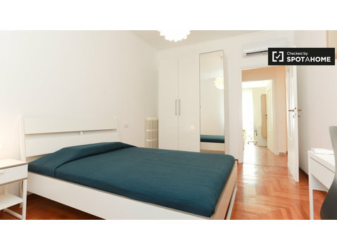 Pokoje w apartamencie z 2 sypialniami w Casoretto w… - Do wynajęcia