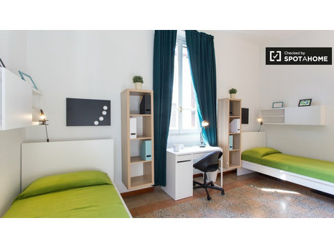 Shared room in 2-bedroom apartment in Navigli, Milan - Cho thuê