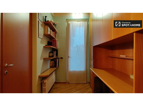 Dormitorio individual en apartamento de 4 dormitorios - Alquiler