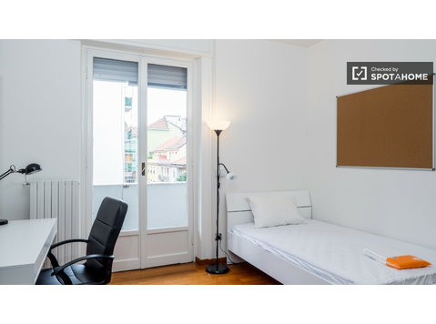 Pokój jednoosobowy w apartamencie z 5 sypialniami w Città… - Do wynajęcia