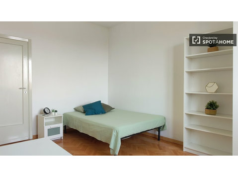 Habitación individual en apartamento de 2 dormitorios en… - Alquiler
