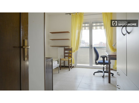 Einzelzimmer in einem Apartment mit 2 Schlafzimmern in… - Zu Vermieten
