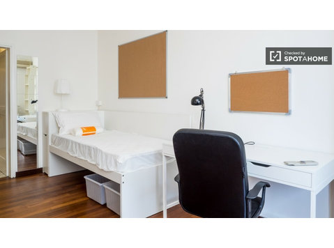 Einzelzimmer in 5-Zimmer-Wohnung in Città Studi - Zu Vermieten