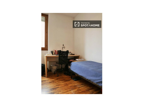 Przestronny pokój do wynajęcia w mieszkaniu w Navigli,… - Do wynajęcia