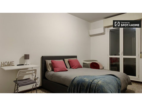 Quarto espaçoso para alugar em apartamento compartilhado em… - Aluguel