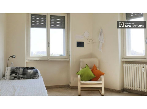 Przestronny pokój w apartamencie w Città Studi w Mediolanie - Do wynajęcia