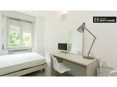 Stylowy pokój do wynajęcia w mieszkaniu z 10 sypialniami w… - Do wynajęcia