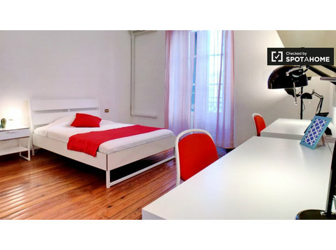Stylowy pokój w apartamencie z 3 sypialniami w Navigli w… - Do wynajęcia
