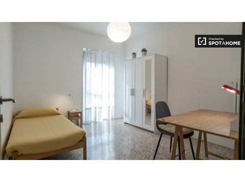 Habitación soleada en alquiler en Inganni, Milán - Alquiler