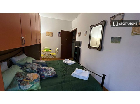 Habitación soleada en alquiler en Musocco, Milán - Alquiler