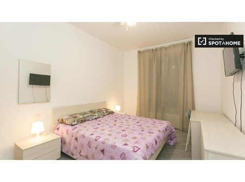 Sonniges Zimmer in 3-Zimmer-Wohnung in Quarto Oggiaro,… - Zu Vermieten