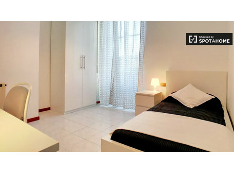 Navigli, Milano'da 3 yatak odalı dairede kiralık sessiz… - Kiralık
