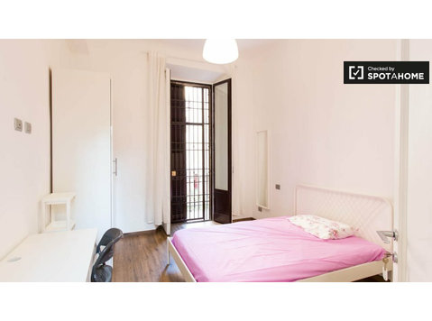 Città Studi 9 yatak odalı daire kiralamak için düzenli oda - Kiralık