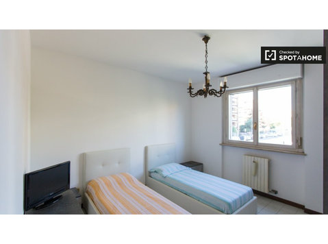 Milano'da 2 yatak odalı dairede kiralık iki yataklı oda - Kiralık
