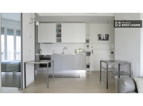 1-appartamento con l'AC in affitto a Lorenteggio, Milano - Appartamenti