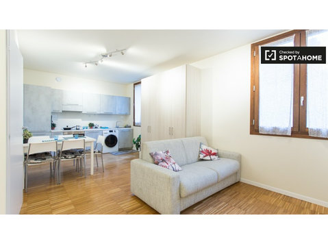 appartement 1 chambre à louer à Bande Nere, Milan - Appartements