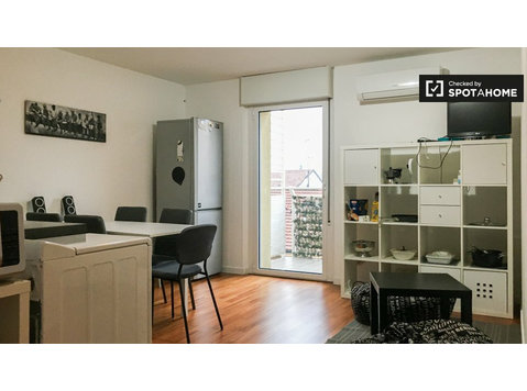 Apartamento de 1 quarto com varanda em Villapizzone, Milão - Apartamentos