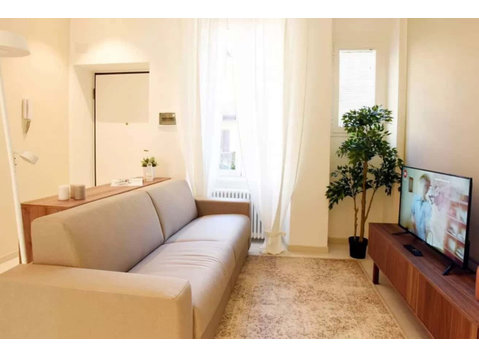 Apartment in Via Francesco Londonio - Apartments