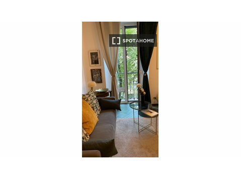 Appartement avec 1 chambre à louer à De Angeli, Milan - Appartements