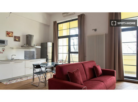 Apartamento com 1 quarto para alugar em Lodi - Corvetto,… - Apartamentos