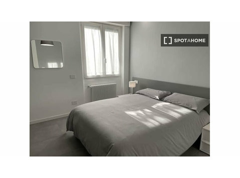 Apartamento de 1 habitación en alquiler en Pero, Milán - Pisos
