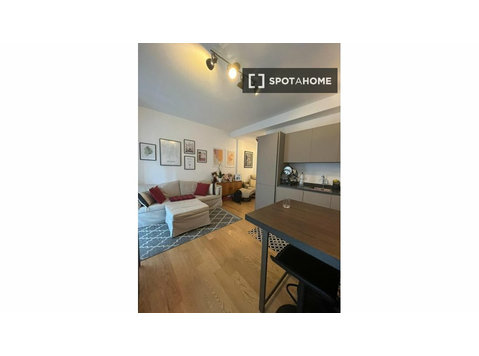 Apartamento com 1 quarto para alugar em Restocco Maroni,… - Apartamentos