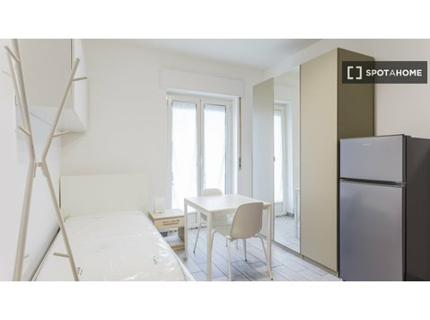 Apartamento com 1 quarto para alugar em Vigentino, Milão - Apartamentos
