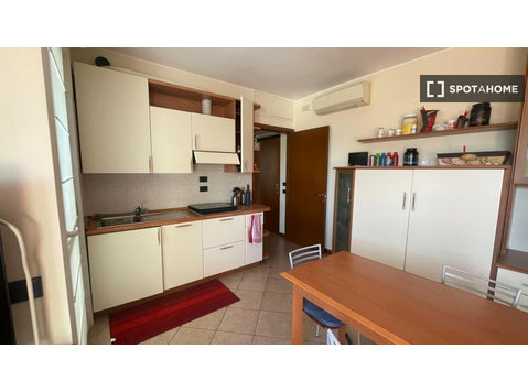 Apartamento de 1 habitación en alquiler en Vigentino, Milán - Pisos