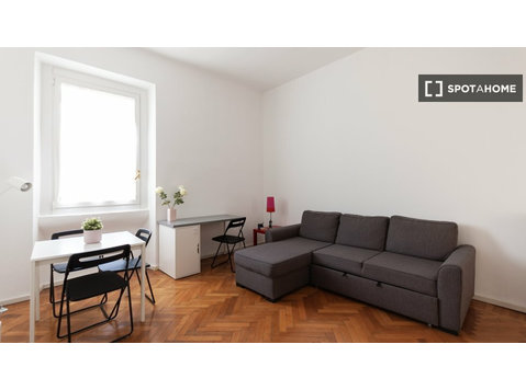 Apartamento com 2 quartos para alugar em Milão, Milão - Apartamentos