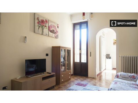 Apartamento de 2 dormitorios en alquiler en Marche, Milán - Pisos
