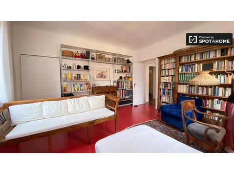 Mieszkanie z 2 sypialniami do wynajęcia w Mediolanie w… - Mieszkanie