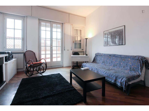 Appartamento con terrazzo e garage Crocetta/Pta Romana - Wohnungen
