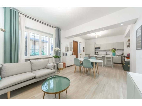 Appartamento di 82 mq in via Luigi Resnati, Milano - Apartments