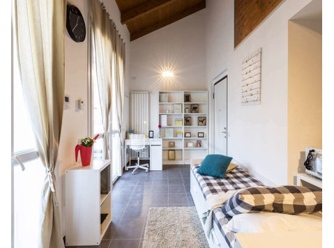 Appartamento in  Via Gardone - Apartments