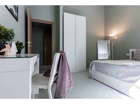 Bella camera singola vicino alla Bocconi e lo IULM a Milano - Appartamenti