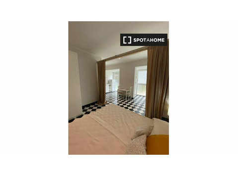 Espace ouvert lumineux avec 1 chambre à louer à Turro, Milan - Appartements