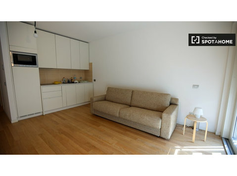 Chic studio apartment for rent in Porta Romana, Milan - アパート