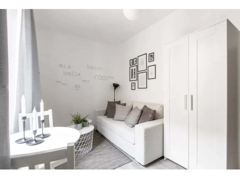 Compact charming studio Porta Venezia - Apartments