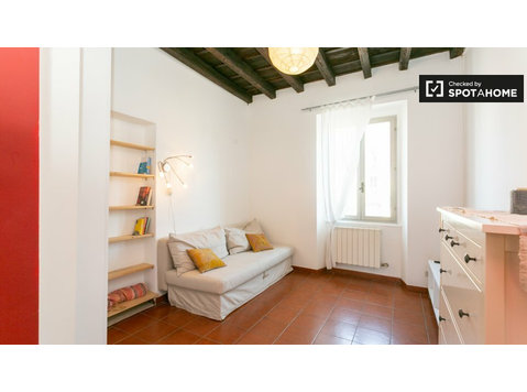 Grazioso monolocale in affitto a San Cristoforo, Milano - Appartamenti