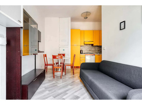 Elegante appartamento con 2 camere da letto, facile accesso… - Pisos