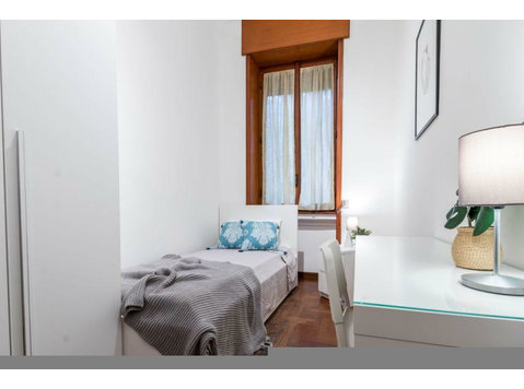 Elegante camera singola in Viale Regina Margherita - Mieszkanie